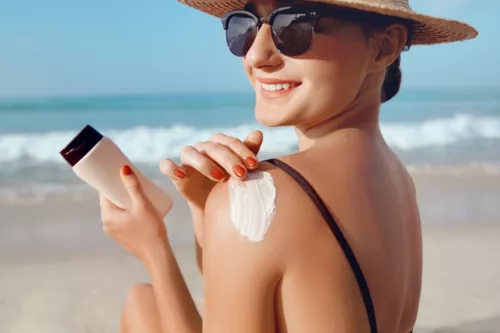 On vous dit tout ! Est-ce vraiment nécessaire de mettre de la crème solaire tous les jours ?
